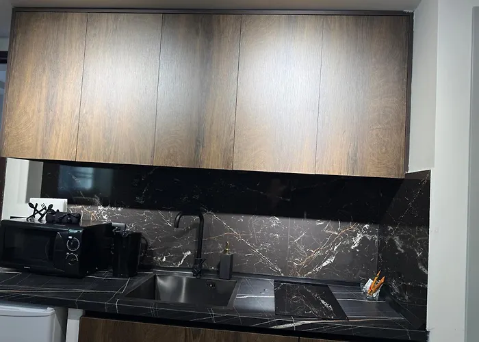 Black & Velvet Tirana