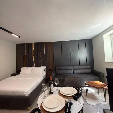 Black & Velvet Luxury 21 Dhjetori, Appartamento *