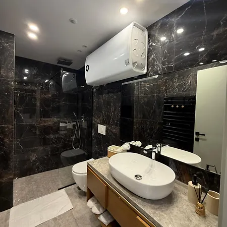 Appartamento Black & Velvet Luxury 21 Dhjetori, *