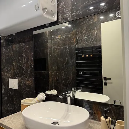 Black & Velvet Luxury 21 Dhjetori, Appartamento *