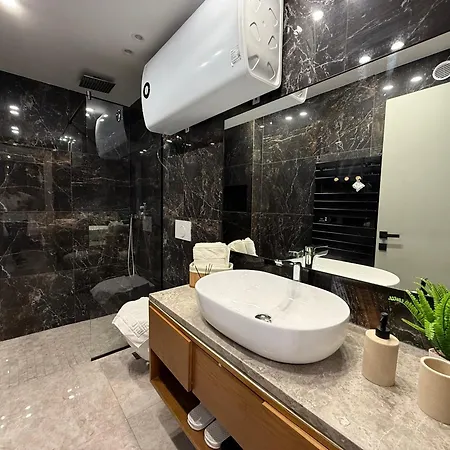 Appartamento Black & Velvet Luxury 21 Dhjetori, *