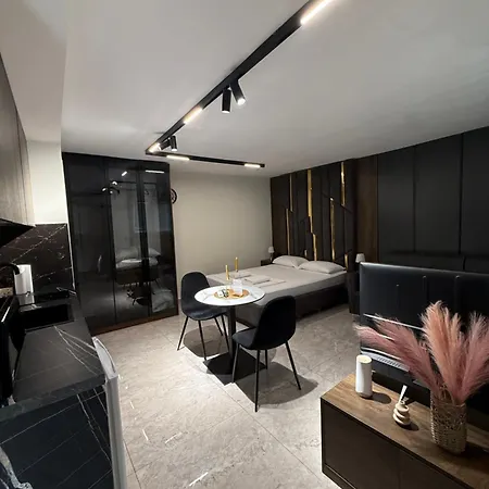 Black & Velvet Luxury 21 Dhjetori, * Tirana