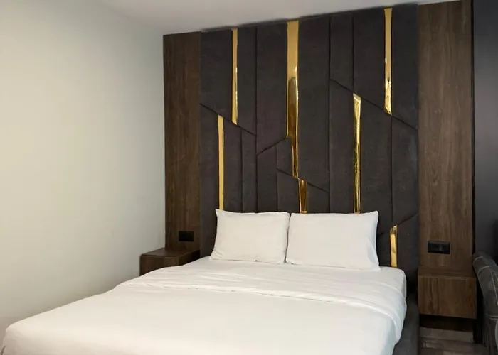 Black & Velvet Apartment *